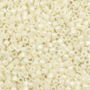 Abalorios Miyuki Delica's 11/0 Celyon crystal ivory DB-1900