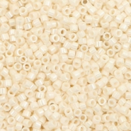 Abalorios Miyuki Delica's 11/0 Opaque dark cream beige DB-732