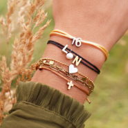 Set de inspiraciones  Modernas pulseras de alambre de satén con tus iniciales