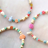 Set de inspiraciones Crea divertidas pulseras con abalorios acrílicos de flores y sealife