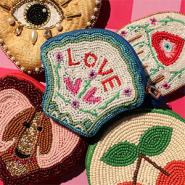 Set de inspiraciones Combina colgantes de tela hechos a mano con tarjetas de joyería BY31® 
