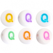 Abalorios alfabeto acr&iacute;lico letra Q multicolor-blanco