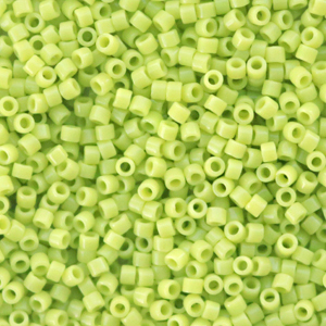 Abalorios Miyuki delica's 11/0 Opaque chartreuse green DB-733