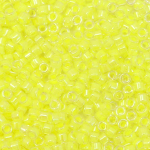 Abalorios Miyuki Delica's 11/0 Luminous lime aid yellow DB-2031