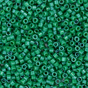Abalorios Miyuki Delica's 11/0 Opaque dyed green DB-656