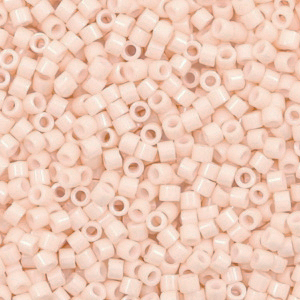 Abalorios Miyuki Delica's 11/0 Opaque matte blush beige DB-354