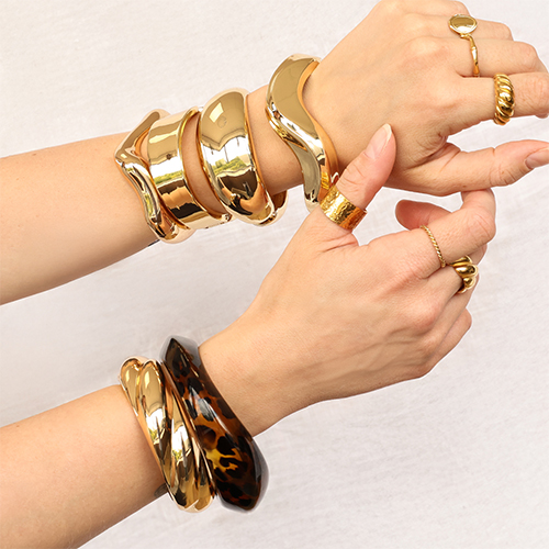 Insp&iacute;rate con pulseras de resina y metal