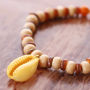 &iexcl;Todo natural! C&oacute;mo hacer la pulsera perfecta con abalorios de madera