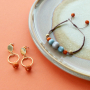 Preciosos pendientes y pulseras en colores c&aacute;lidos con abalorios Polaris Elements