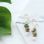 Preciosos pendientes, pulseras y collares con abalorios chips