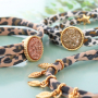 Crea divertidas pulseras y coleteros para pelo con la cinta el&aacute;stica cosida leopardo: