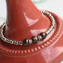 As&iacute; se hacen pulseras para hombres modernos con abalorios de cristal y hematita: