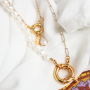 Puedes crear estas joyas tan bonitas con las nuevas fornituras met&aacute;licas DQ para pendientes, y cierres para joyas.