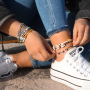 Crea tobilleras, pulseras y collares con abalorios katsuki, conchas cauri, hilo de macram&eacute; y Jasseron.