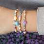 Lea aqu&iacute; c&oacute;mo hacer pulseras vibrantes con abalorios acr&iacute;licos de flores y sealife
