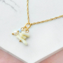 Dise&ntilde;o de joyer&iacute;a con entrepiezas de acero inoxidable y colorido hilo de sat&eacute;n 