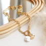 Cree hermosas joyas con perlas de agua dulce; elegantes elementos de acero inoxidable y robustos cierres.