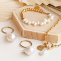 Cree hermosas joyas con perlas de agua dulce; elegantes elementos de acero inoxidable y robustos cierres.