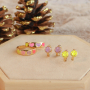 Combina estos coloridos anillos y pendientes con joyas hechas a mano
