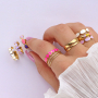As&iacute; se llevan estos anillos de acero inoxidable en alegres colores