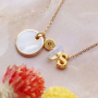 Ponte en marcha y crea pulseras y collares con abalorios letras