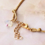 Ponte en marcha y crea pulseras y collares con abalorios letras