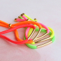 Crear joyas con art&iacute;culos de tendencia ne&oacute;n