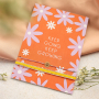 Cintas de colores y  tarjetas de joyer&iacute;a de dise&ntilde;o propio