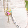 As&iacute; se crean alegres collares, pulseras y llaveros o bolsos