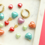 Tiempo de inspiraci&oacute;n con abalorios de cer&aacute;mica en forma de coraz&oacute;n