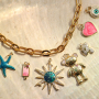 Mezcla y combina: crea bellas joyas con colgantes met&aacute;licos TQ de lat&oacute;n