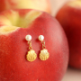 Mezcla y combina con los pendientes de perlas de agua dulce de acero inoxidable