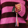 Crea pulseras, llaveros y regalos &uacute;nicos con cintas con texto