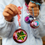 Crea pulseras, llaveros y regalos &uacute;nicos con cintas con texto