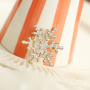 Mezcla & Combina: &iexcl;Crea tu propio look festivo con pins y broches!