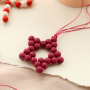 Dise&ntilde;a colgantes navide&ntilde;os con abalorios acr&iacute;licos