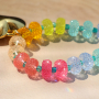 Ideas para joyas llenas de color y alegr&iacute;a con abalorios de resina