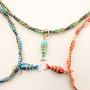 Combina & mezcla con collares facetados y pendientes de coraz&oacute;n