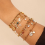 Crea collares y pulseras elegantes con colgantes y entrepiezas de lat&oacute;n TQ