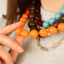 Collares coloridos con abalorios acr&iacute;licos DQ redondos 