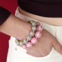 Crea joyas coloridas con abalorios acr&iacute;licos DQ con rayas